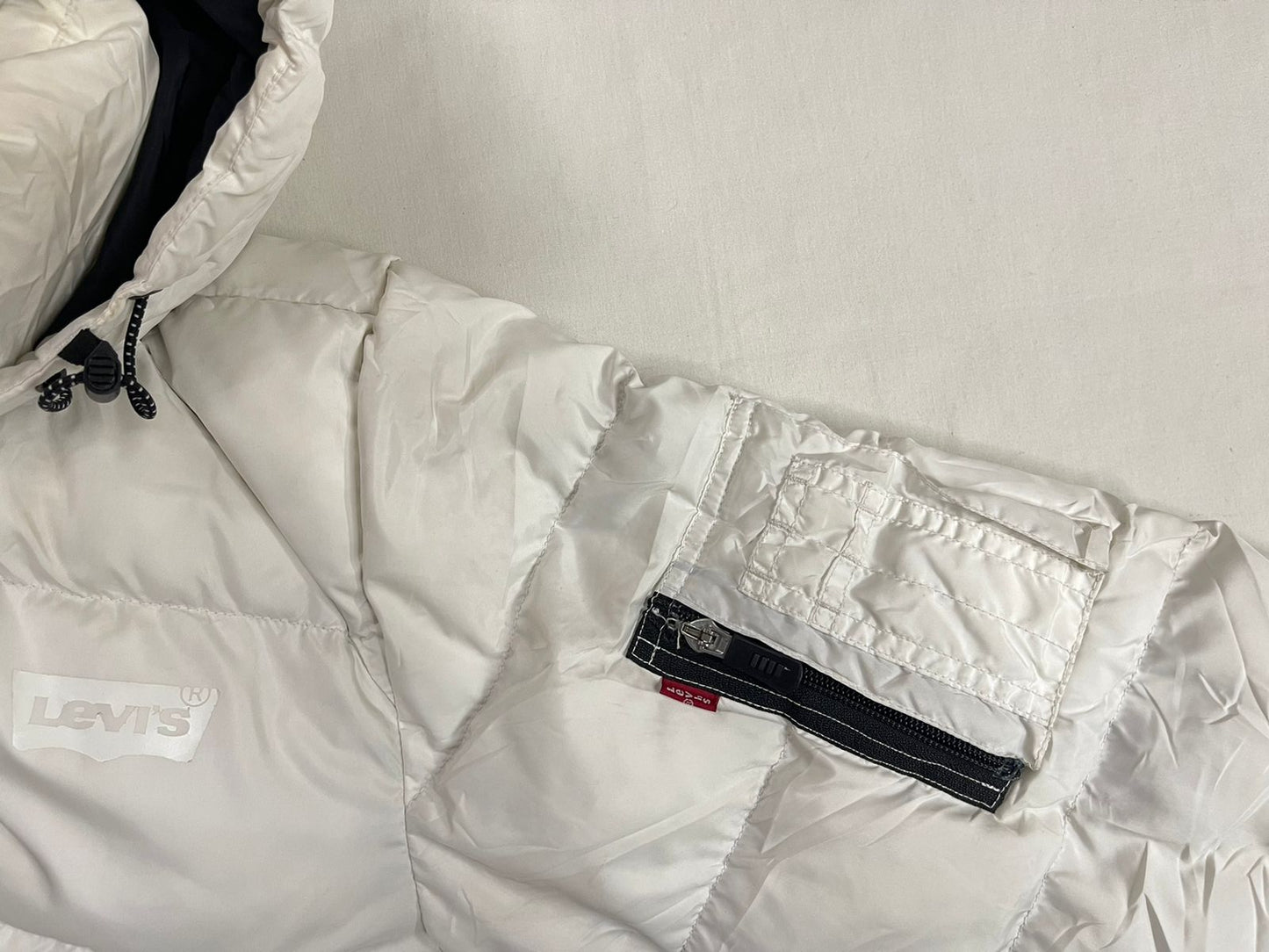 LEVI'S Long Puffer Jacket – White (Unisex XS)