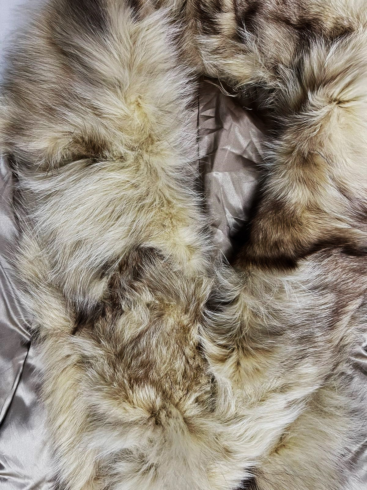 Women’s Premium Grey-Silver Coat with Blonde Fox Fur Collar – Size Medium