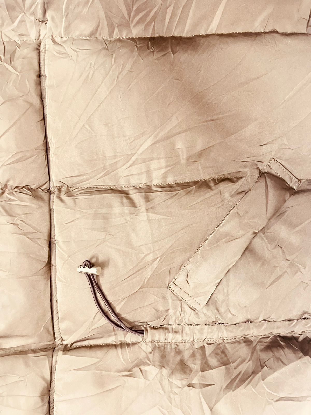 Light Gold Sleeveless Puffer Jacket – Unisex – Size L