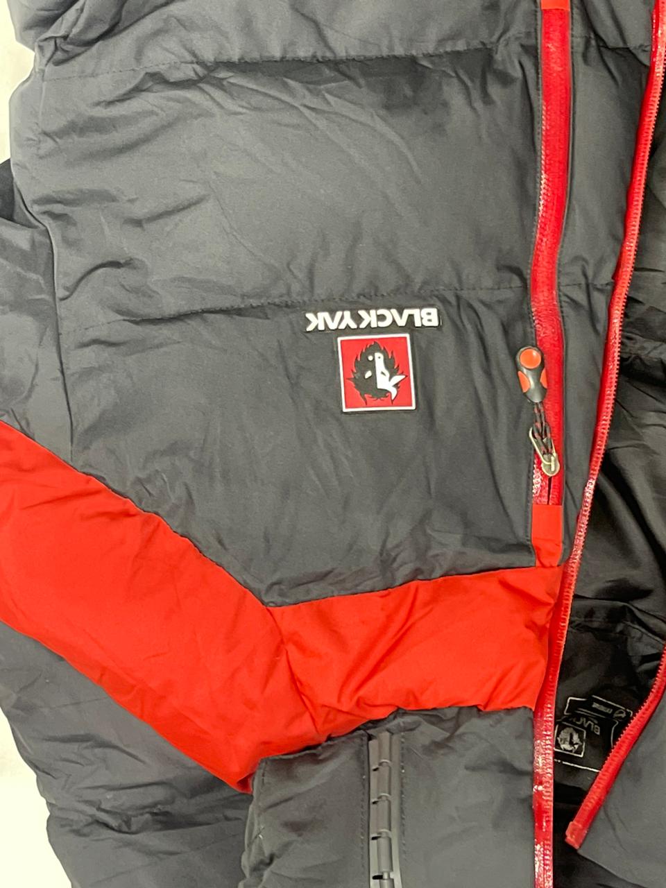 BLACK YAK Premium Puffer Jacket – Black/Red – Size M (Unisex)