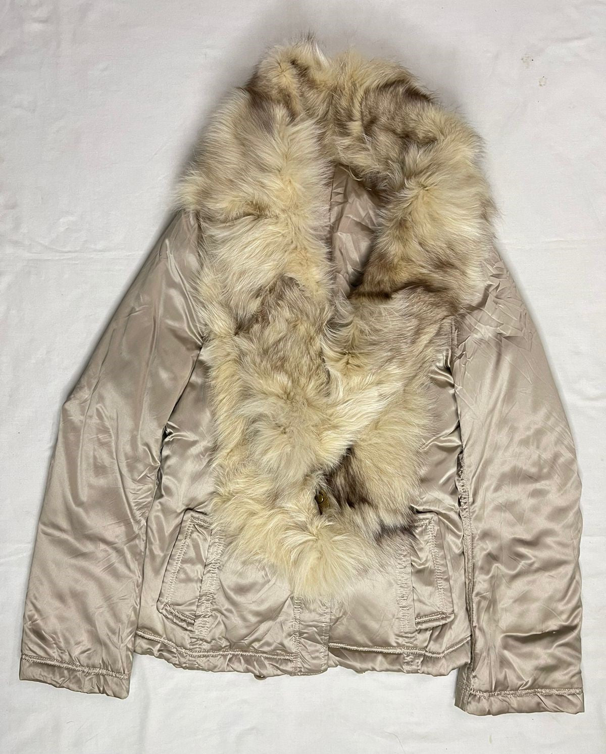 Women’s Premium Grey-Silver Coat with Blonde Fox Fur Collar – Size Medium