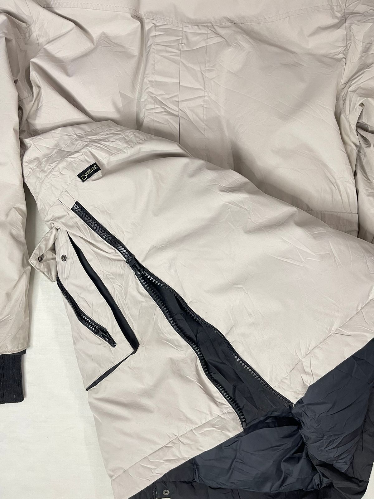 AVEKA Heavy Duty Outdoor Jacket – Large (Men’s)