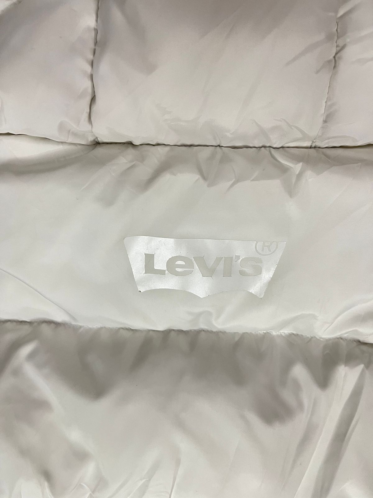 LEVI'S Long Puffer Jacket – White (Unisex XS)