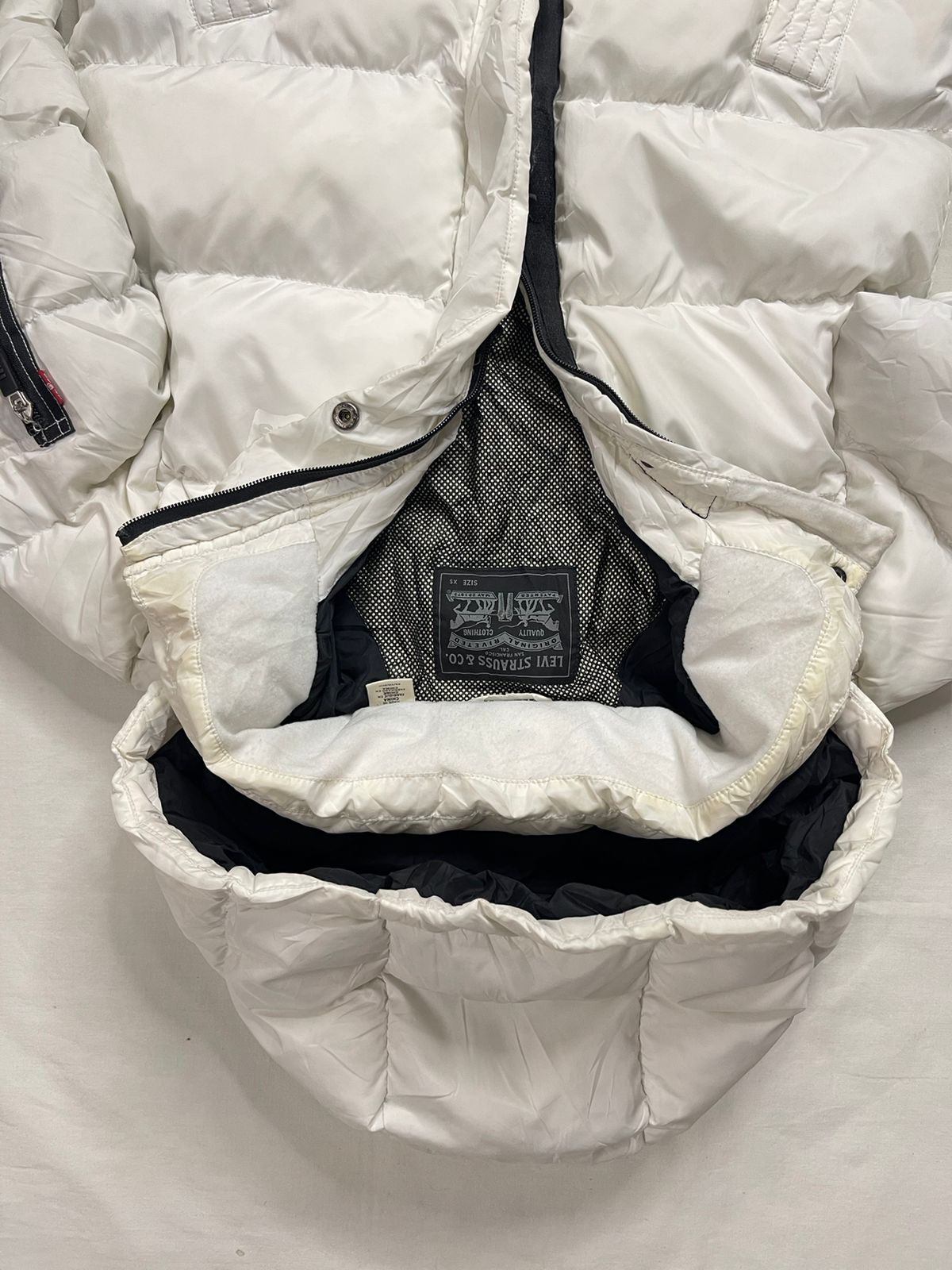 LEVI'S Long Puffer Jacket – White (Unisex XS)