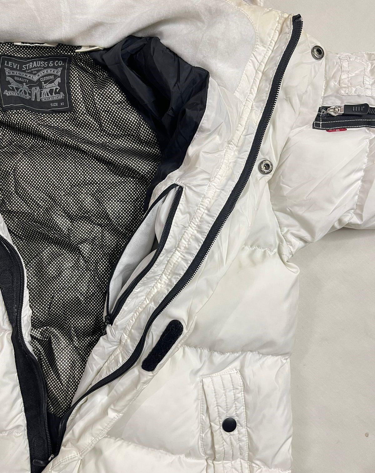 LEVI'S Long Puffer Jacket – White (Unisex XS)