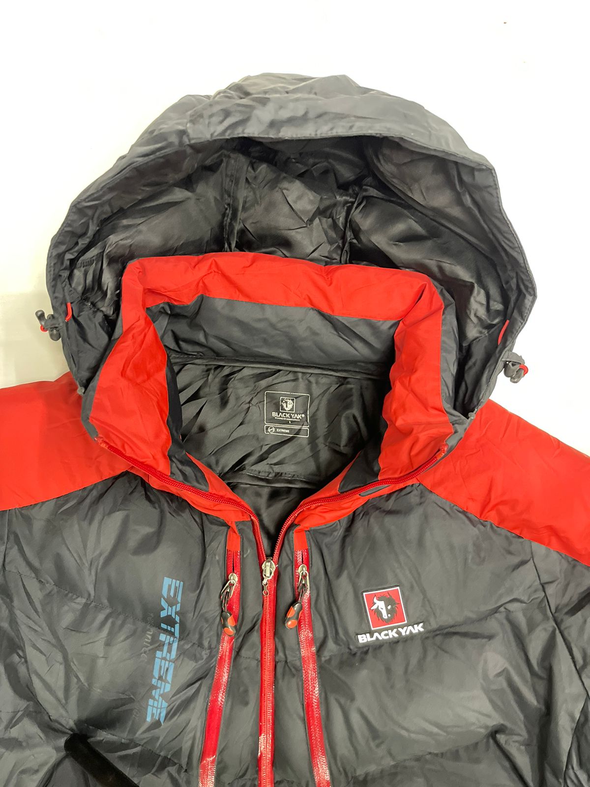 BLACK YAK Premium Puffer Jacket – Black/Red – Size M (Unisex)
