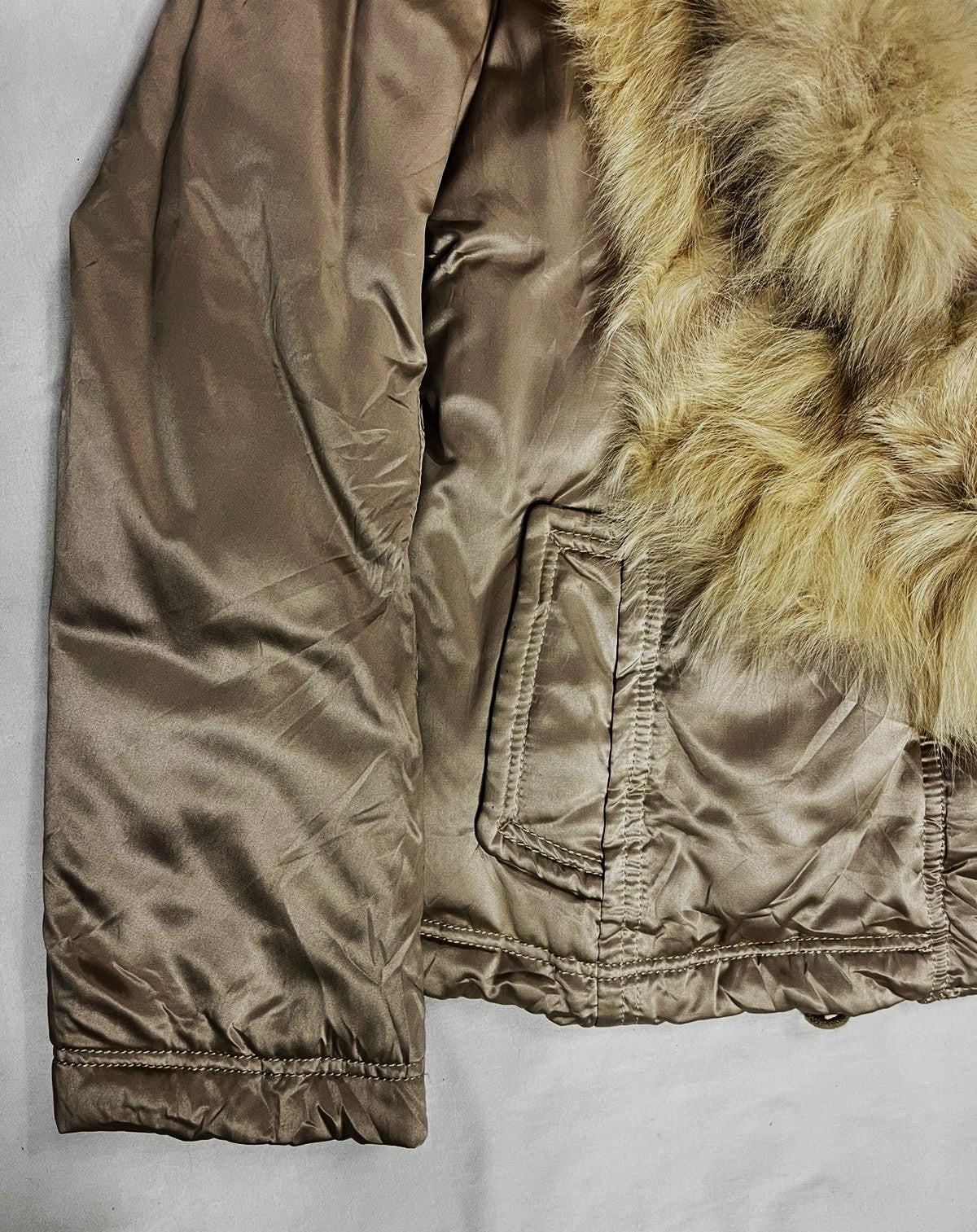 Women’s Premium Grey-Silver Coat with Blonde Fox Fur Collar – Size Medium