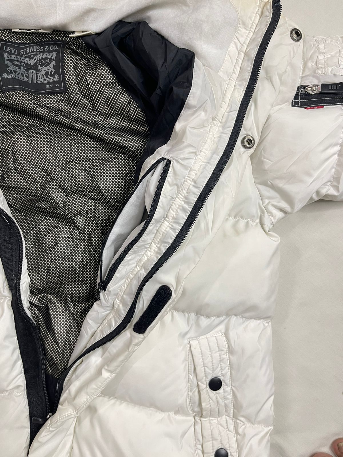 LEVI'S Long Puffer Jacket – White (Unisex XS)