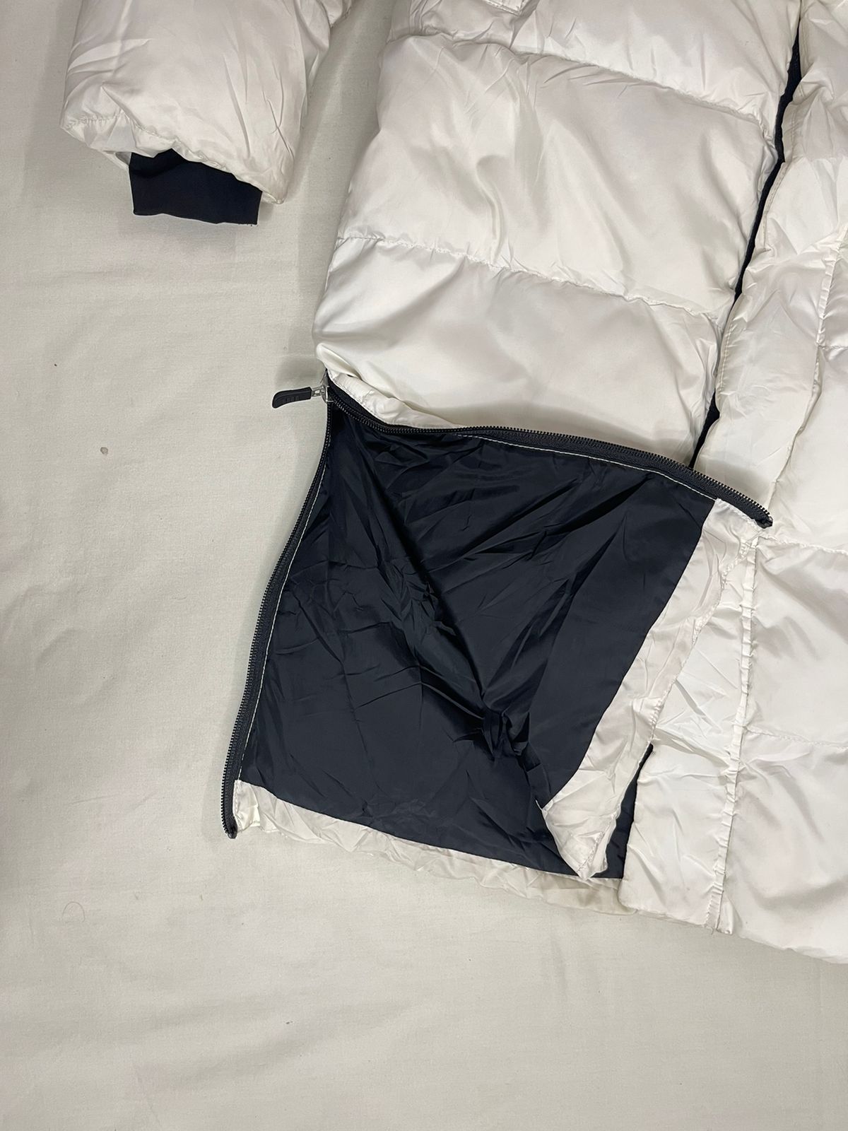 LEVI'S Long Puffer Jacket – White (Unisex XS)